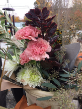 Load image into Gallery viewer, Cut Flowers with Vase
