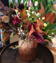 Load image into Gallery viewer, Cut Flowers with Vase