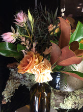 Load image into Gallery viewer, Cut Flowers with Vase